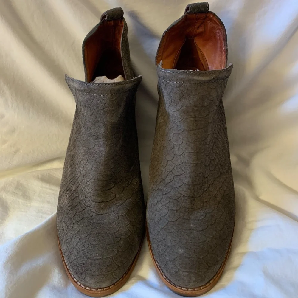 Jeffrey Campbell 'Rosalee' suede snake embossed ankle boots/booties - Picture 3 of 12